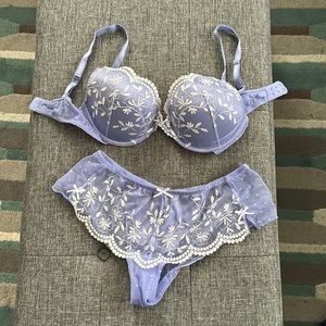 Push-up bra and panty set
